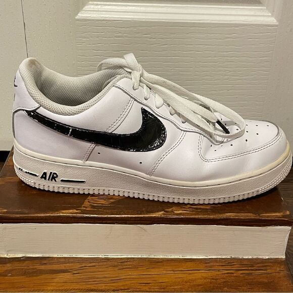 Nike Air Force 1 Men’s White With Black Stripe Size 7 main image 4